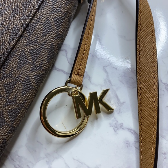 MICHAEL KORS JET SET TRAVEL MESSENGER BAG - Picture 5 of 13